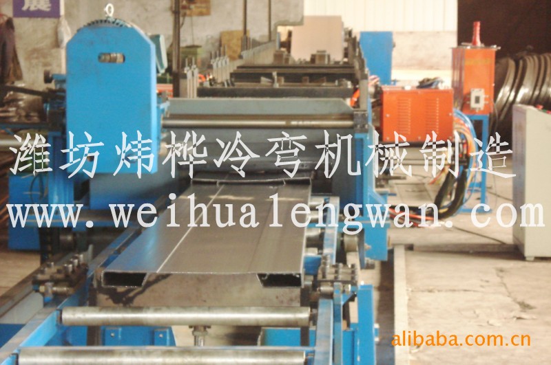 冷彎?rùn)C(jī)械滿足了薄鐵板加工生產(chǎn)的實(shí)際需要