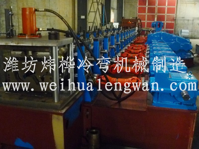 國標(biāo)護(hù)欄板自動生產(chǎn)線