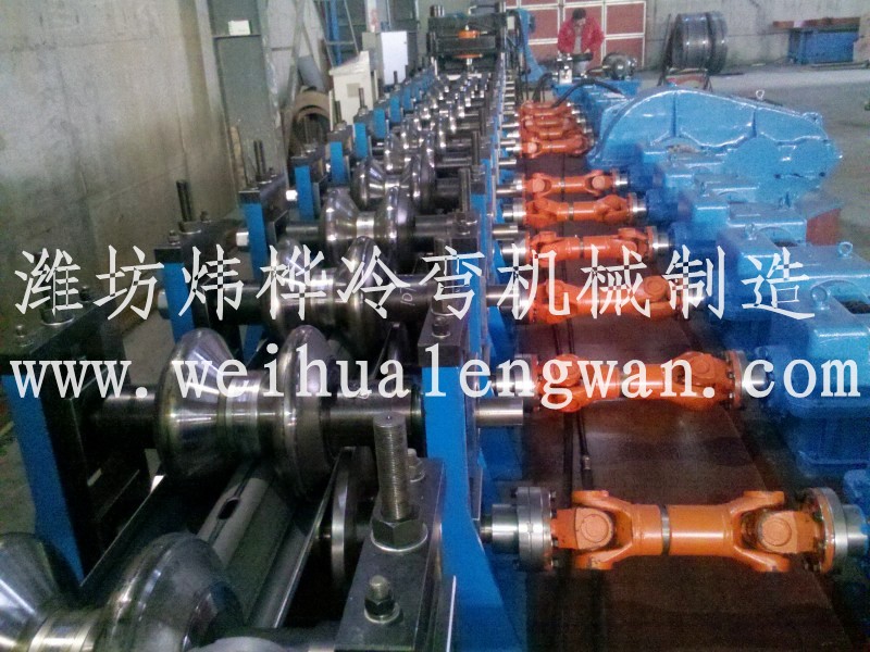 公路護(hù)欄板自動(dòng)冷彎機(jī)