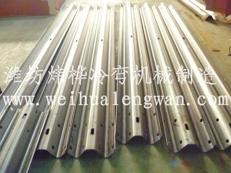 公路護(hù)欄板成型機的特點及護(hù)欄板的質(zhì)量控制