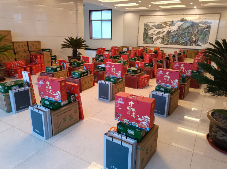 濰坊煒樺冷彎?rùn)C(jī)械制造有限公司祝大家新春快樂(lè)，龍年大吉